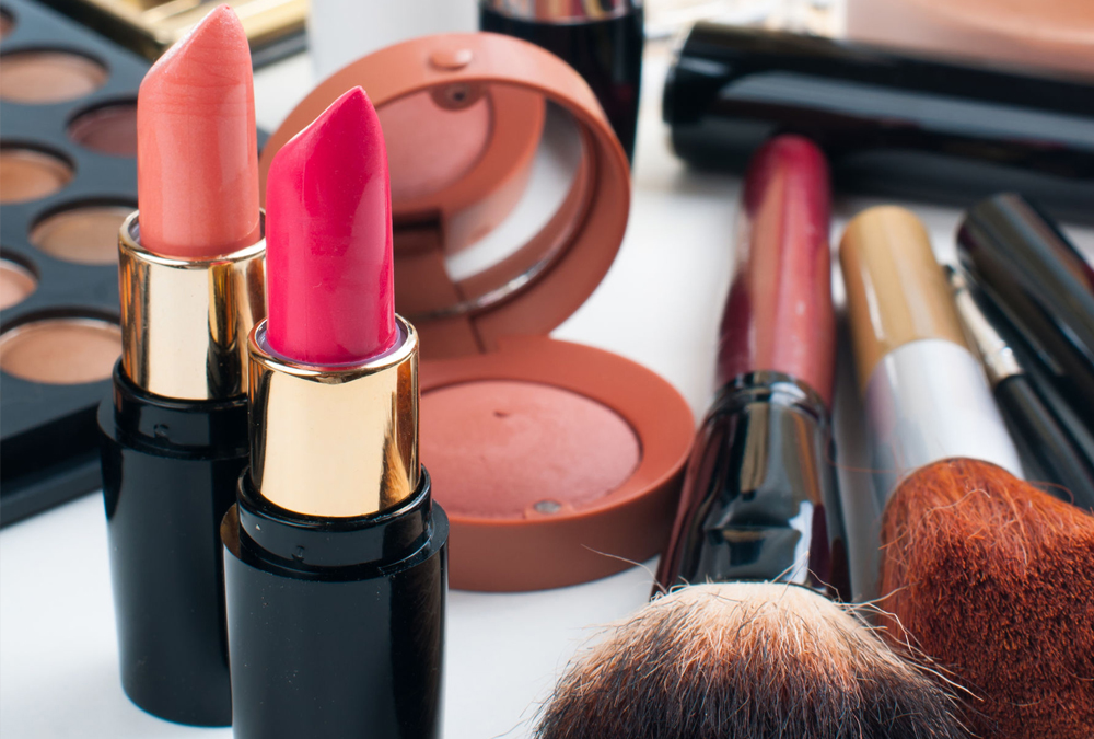 Awas, Jangan Gunakan Kosmetik yang Telah Kedaluwarsa! - Beauty Journal