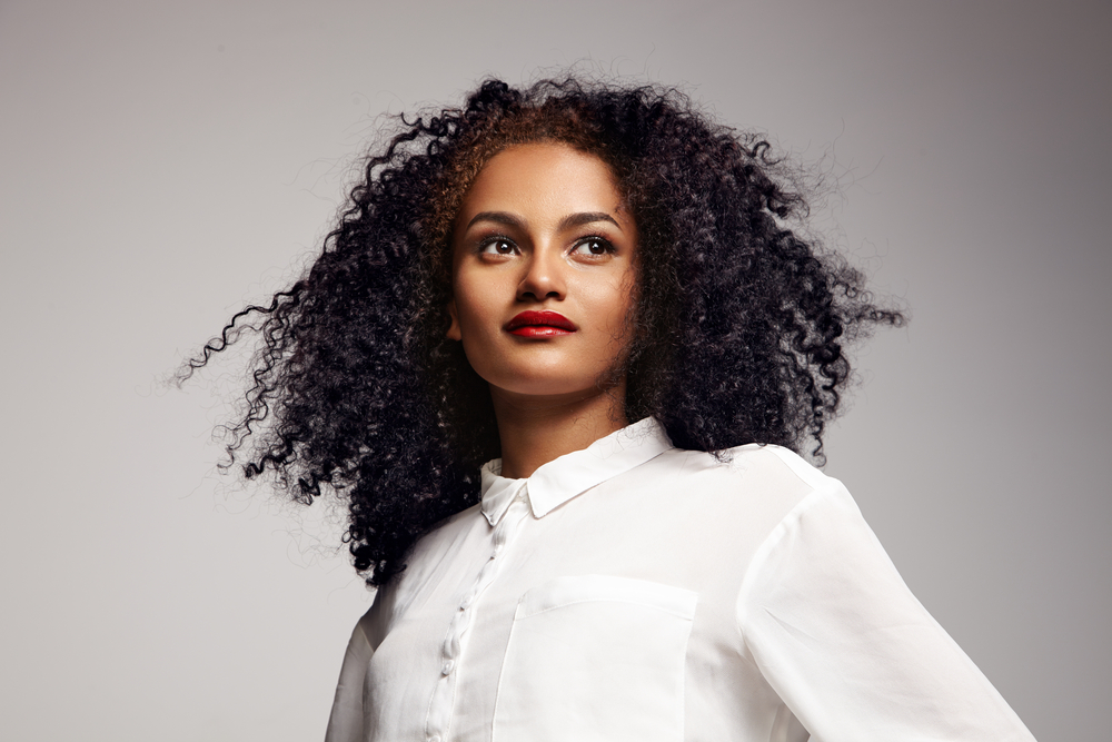 5 Tips Menjinakkan Rambut Keriting 