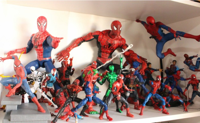 6 Kado Spesial untuk Pasangan yang Gemar dengan Karakter Superhero - Beauty  Journal