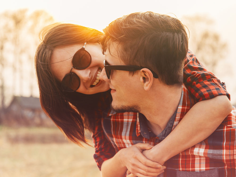 Buat Hati Pasangan Meleleh Dengan 5 Kalimat Romantis Buat Hati Pasangan Meleleh Dengan 5 Kalimat Romantis