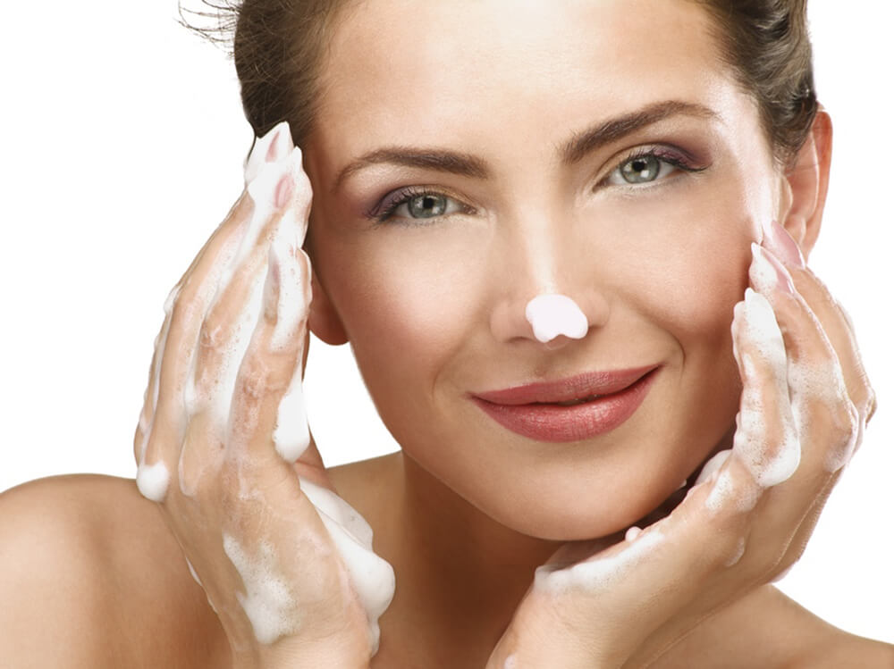 3 Pilihan Cleanser untuk Pemilik Kulit Sensitif Beauty Journal