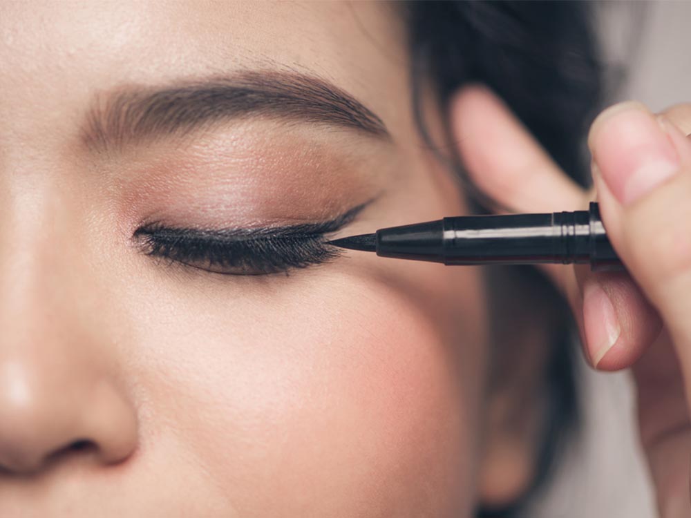 5 Rekomendasi Pen Eyeliner yang Mudah Digunakan dan Cocok untuk Pemula