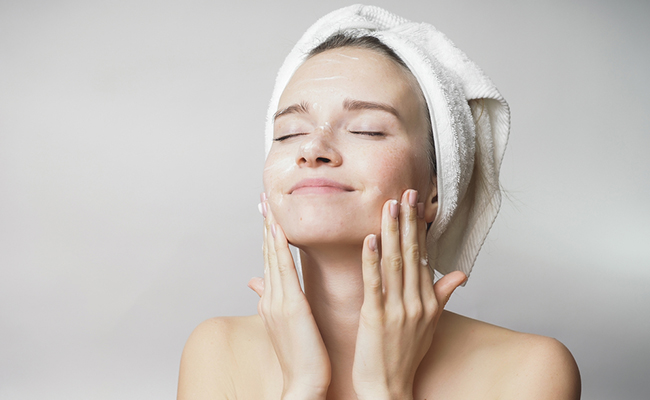 Hati Hati 5 Kebiasaan Ini Ternyata Dapat Memperparah Kulit Berjerawat Beauty Journal Hati Hati 5 Kebiasaan Ini Ternyata Dapat Memperparah Kulit Berjerawat Beauty Journal