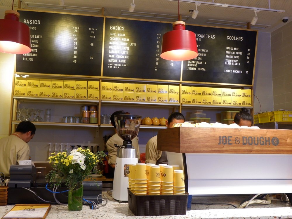 Pengalaman Menikmati Kopi Sekaligus Cangkirnya di Joe & Dough Beauty