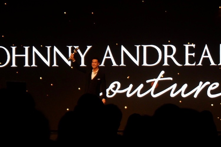 Malam Penuh Penghargaan dan Hair Show Spektakuler dalam Malam Penuh Penghargaan dan Hair Show Spektakuler dalam