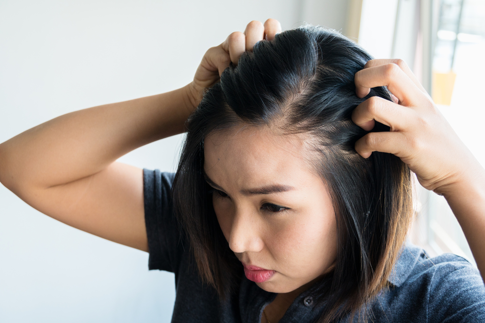 Selain Mengubah Penampilan, Ini 3 Manfaat Mengganti Belahan Rambut yang Mungkin Belum Anda Ketahui