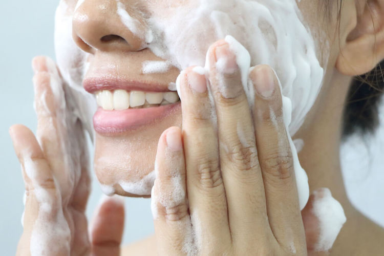 5 Rekomendasi Sabun Cuci Muka Untuk Ibu Hamil Theasianparent