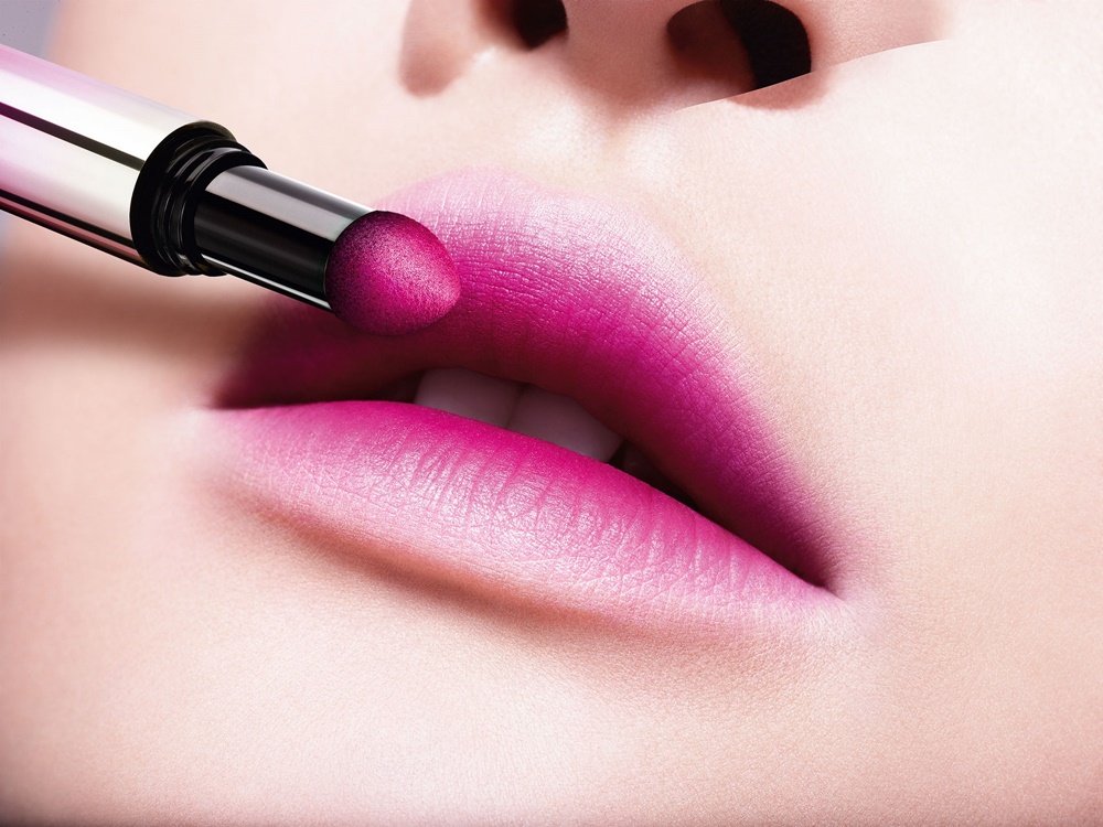 Shiseido makeup. Косметика на белом фоне. Помада пудра. Косметика в розовых тонах. Розовая помада.