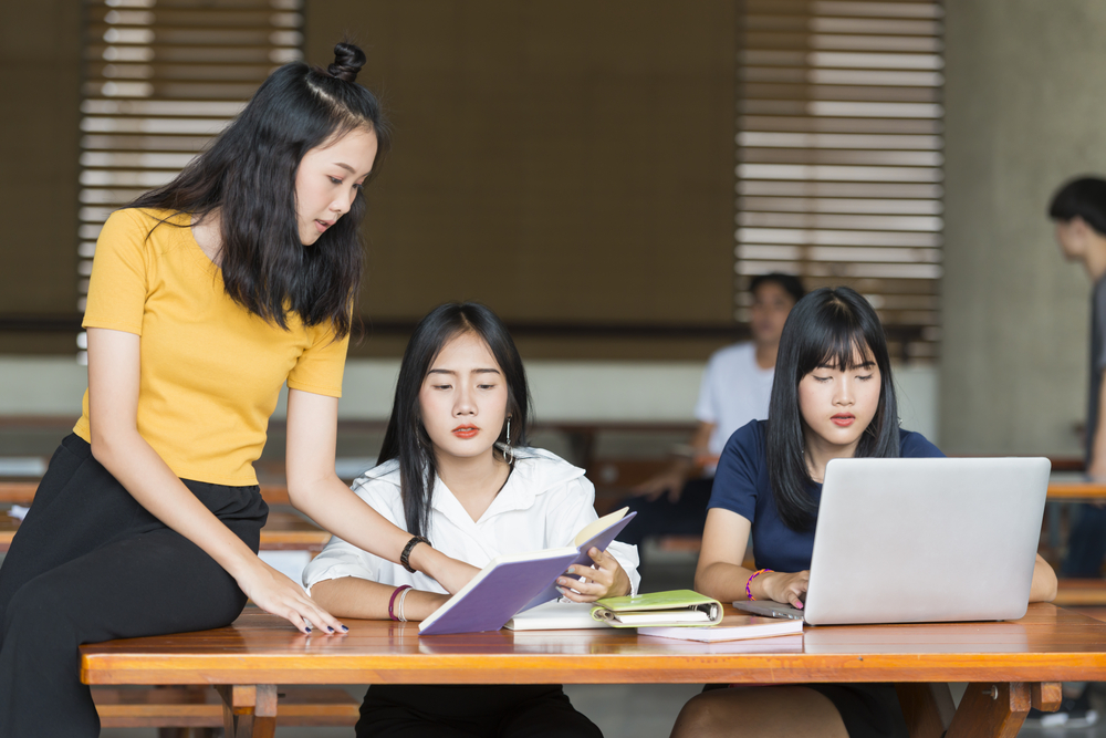 5 Etika Menjadikan Rekan Kerja Sebagai Sahabat Dekat Yang Perlu Anda Ketahui Soco By Sociolla